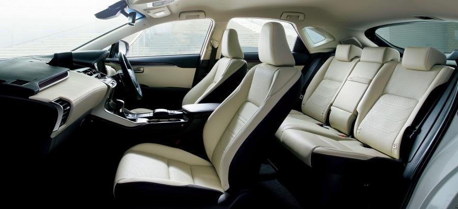 Интерьер Lexus NX300h 2017 года  (JP) (фото 5 из 10)